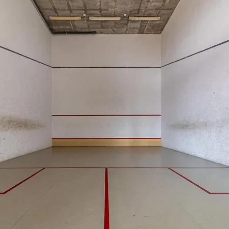 Winter Pool Tennis Gym Jacuzzi Sauna Near Marbella *